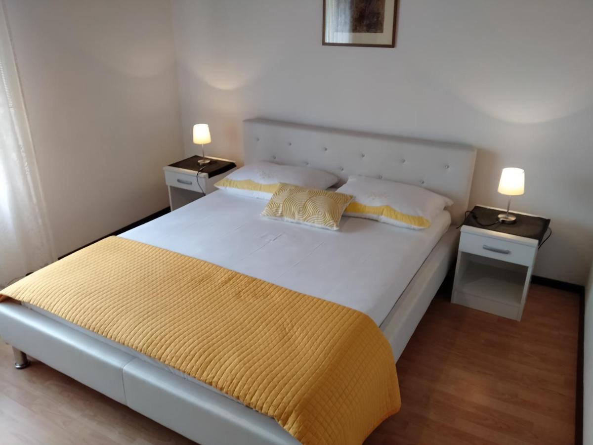 Apartman Avsec Krk Town Exteriör bild