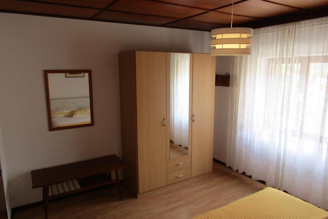 Apartman Avsec Krk Town Exteriör bild